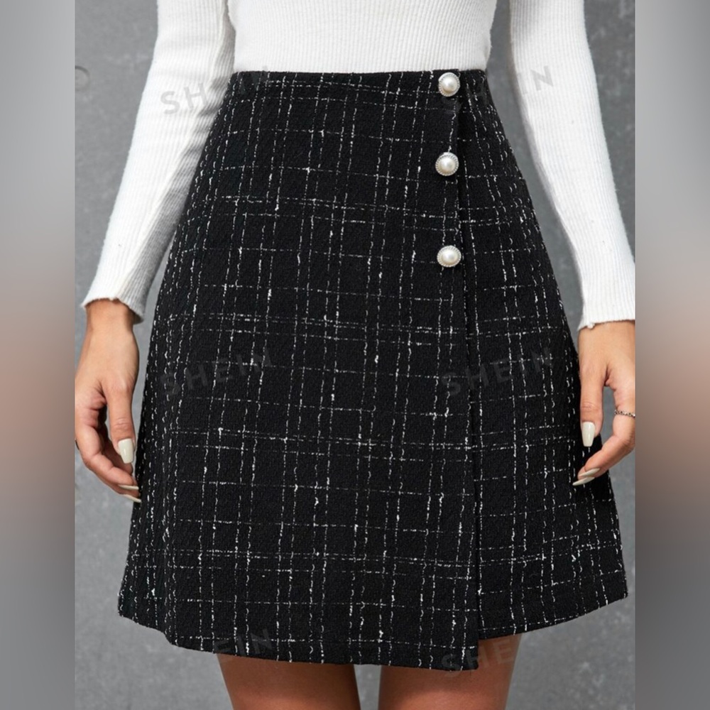 This skirt can be worn in autumn, winter and spring